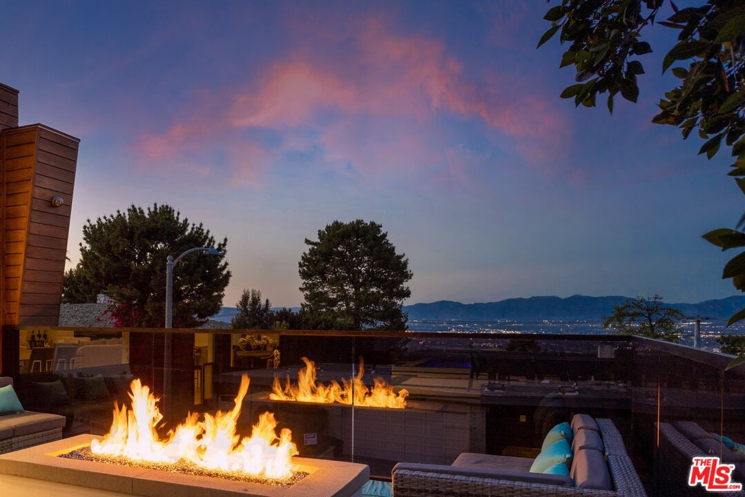 16366 Sloan Drive Los Angeles, CA 90049 - Photo 52 of 54