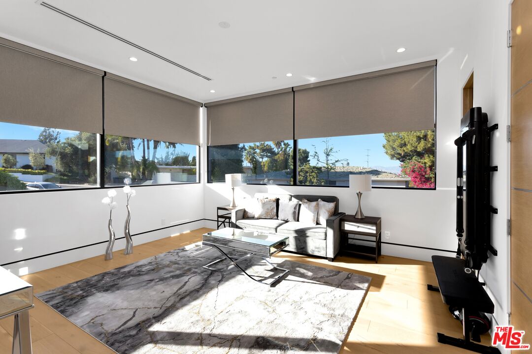 16366 Sloan Drive Los Angeles, CA 90049 - Photo 6 of 54