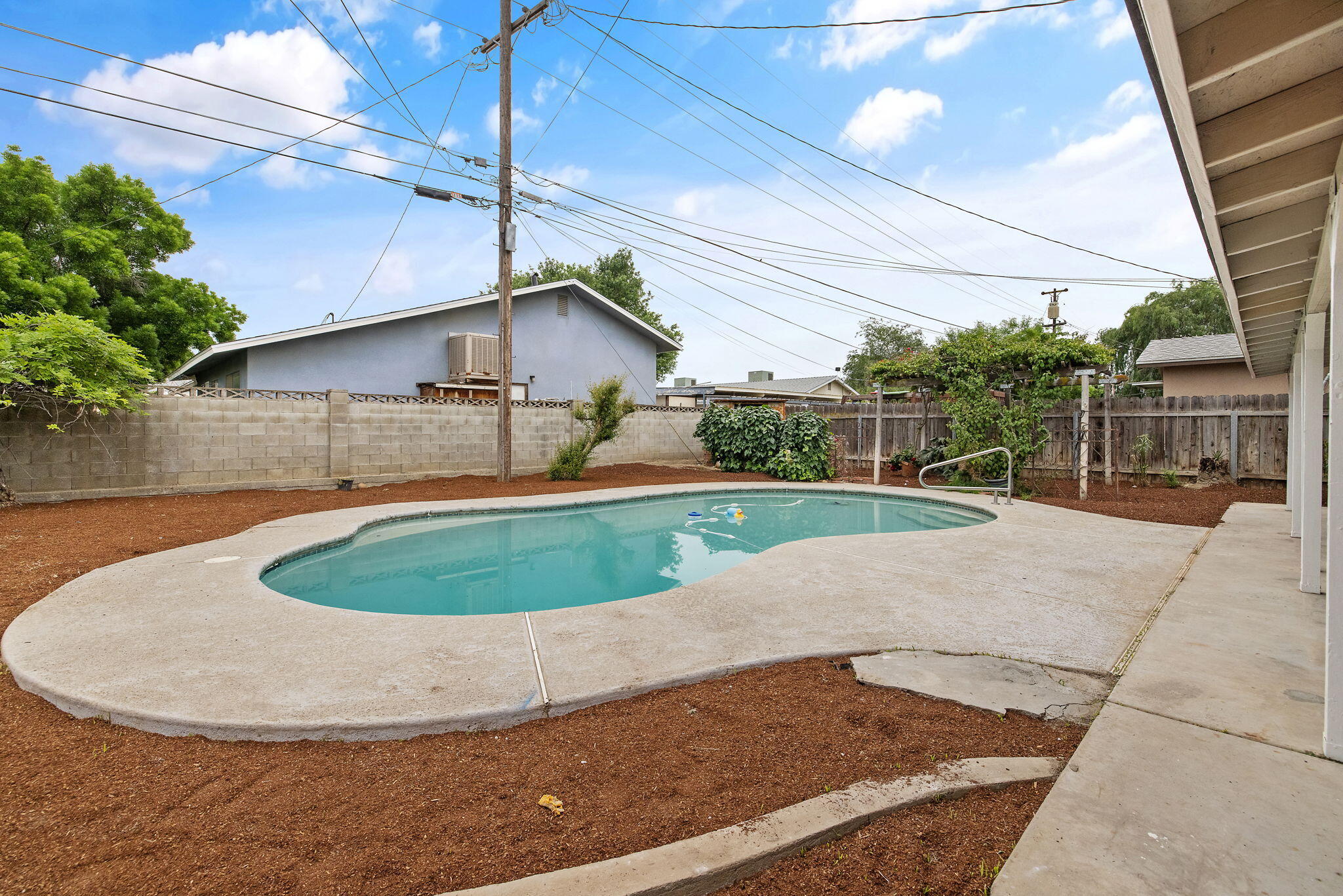 215 Lombardy Lane Lemoore, CA 93245 - Photo 26 of 30 26-web-or-mls-713A9629