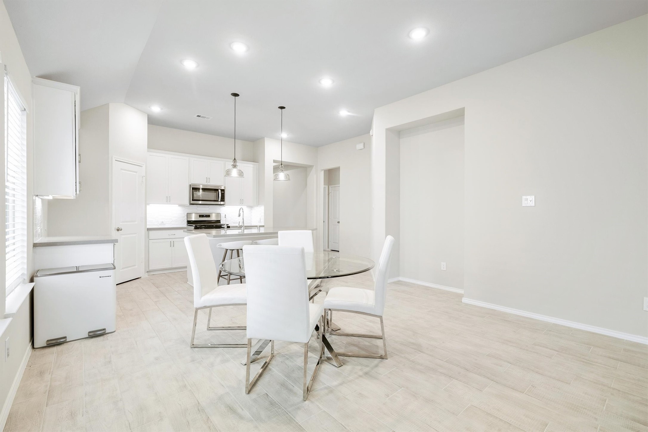 17270 Wild Watermelon Way Conroe, TX 77302 - Photo 10 of 28 The casual dining area sits right at the heart of it all, tucked between the kitchen and the family room for that natural everyday flow.
