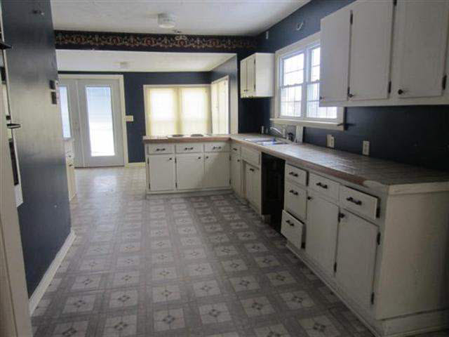 402 West Main Street Butler, IN 46721 - Photo 3 of 17