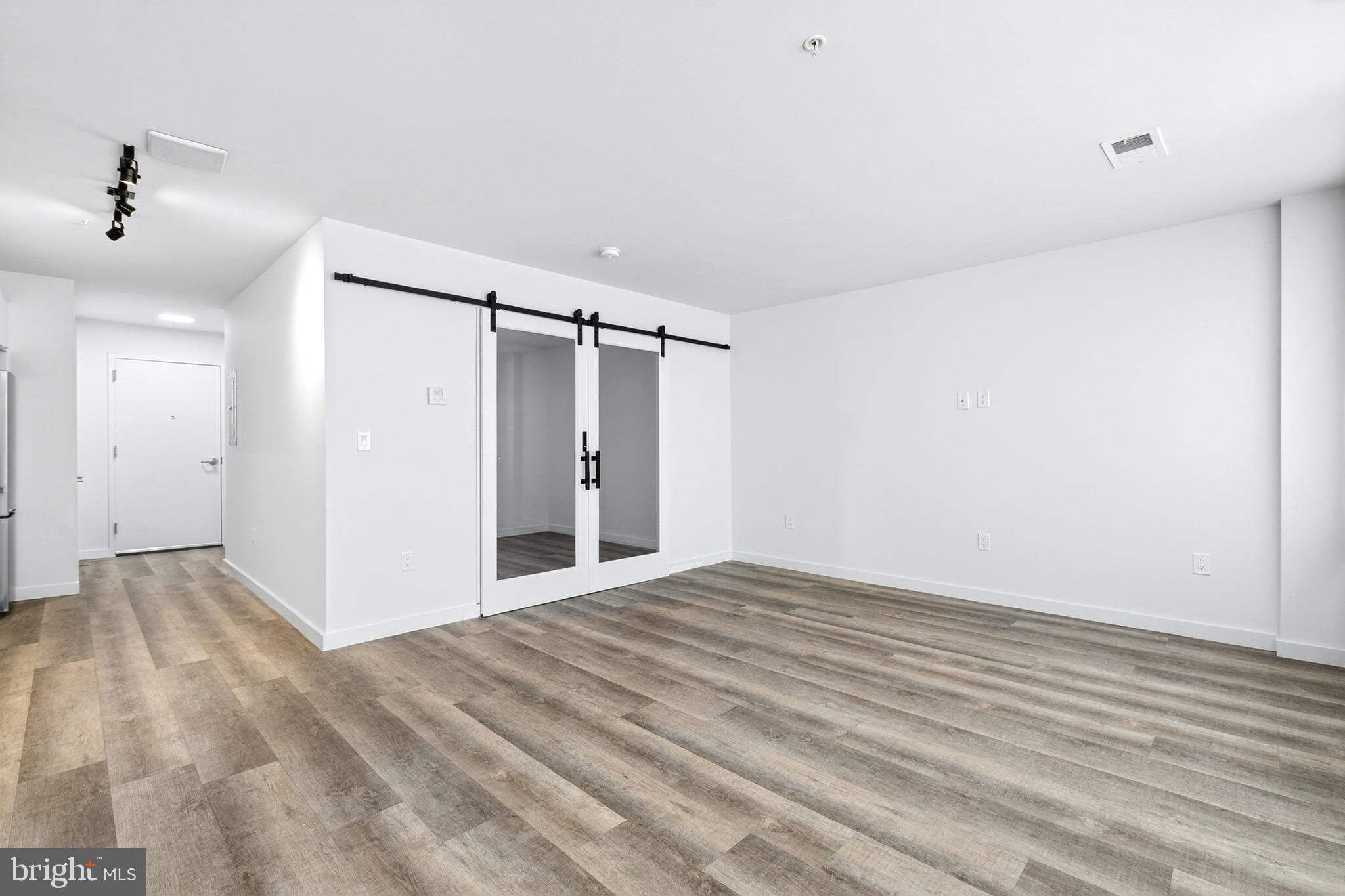 700 Roeder Road, Unit 104 Silver Spring, MD 20910 - Photo 5 of 15 Spacious Living