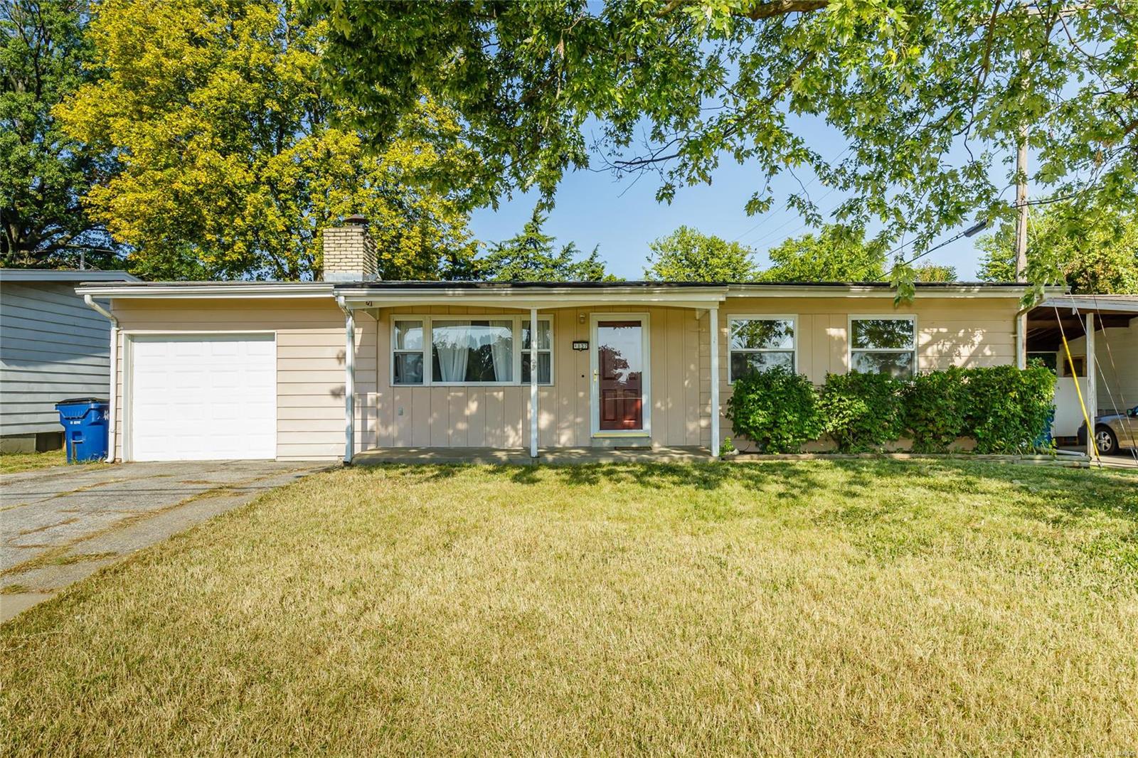 1137 Country Club Road St. Charles, MO 63303 - Photo 1 of 29 Gallery Image 1