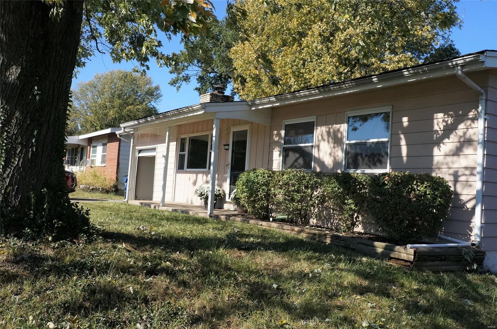 1137 Country Club Road St. Charles, MO 63303 - Photo 2 of 29 Gallery Image 2