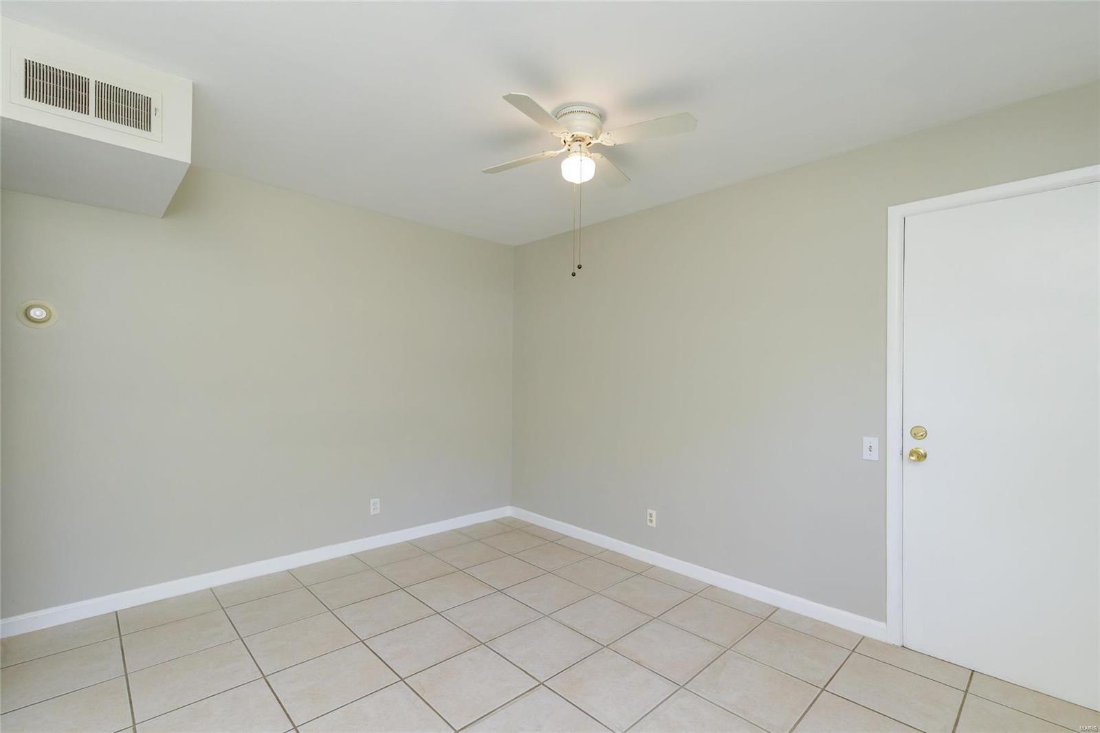 1137 Country Club Road St. Charles, MO 63303 - Photo 11 of 29 Gallery Image 11
