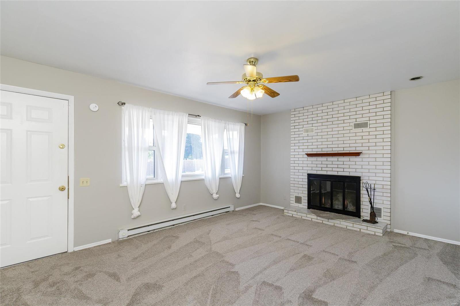 1137 Country Club Road St. Charles, MO 63303 - Photo 4 of 29 Gallery Image 4