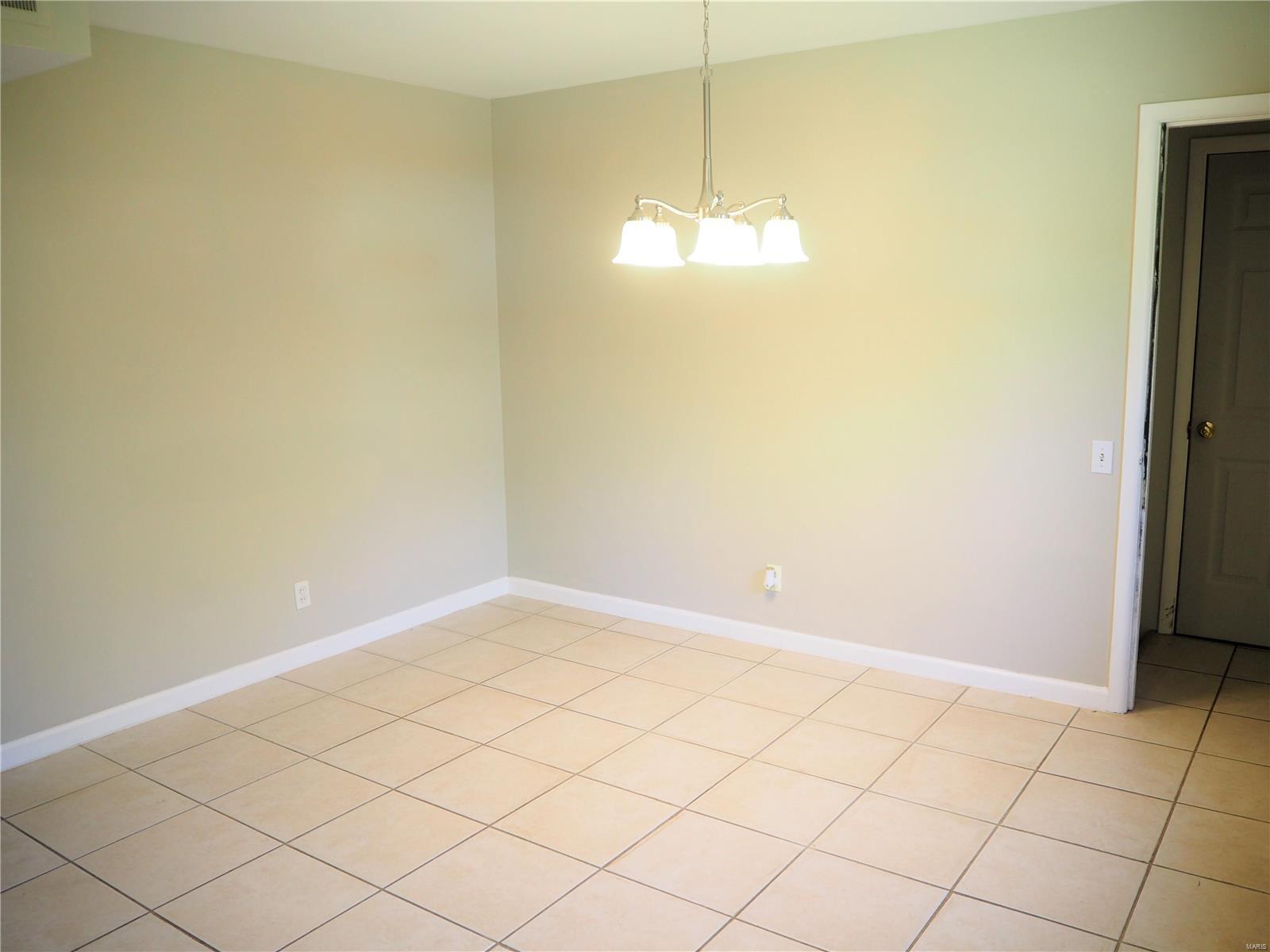 1137 Country Club Road St. Charles, MO 63303 - Photo 6 of 29 Gallery Image 6