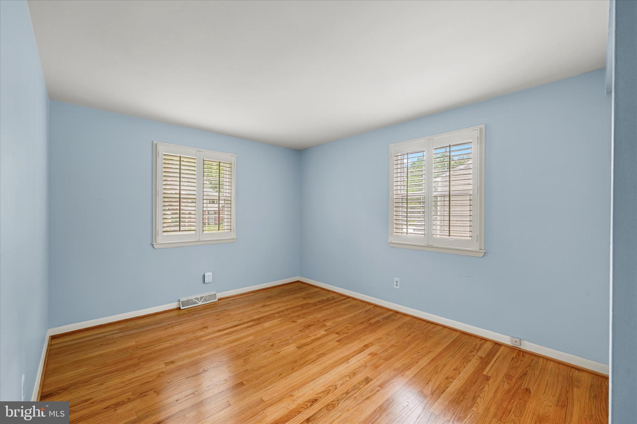 26 Severndale Road Severna Park, MD 21146 - Photo 18 of 35 Bedroom with newly refinished hardwood floors