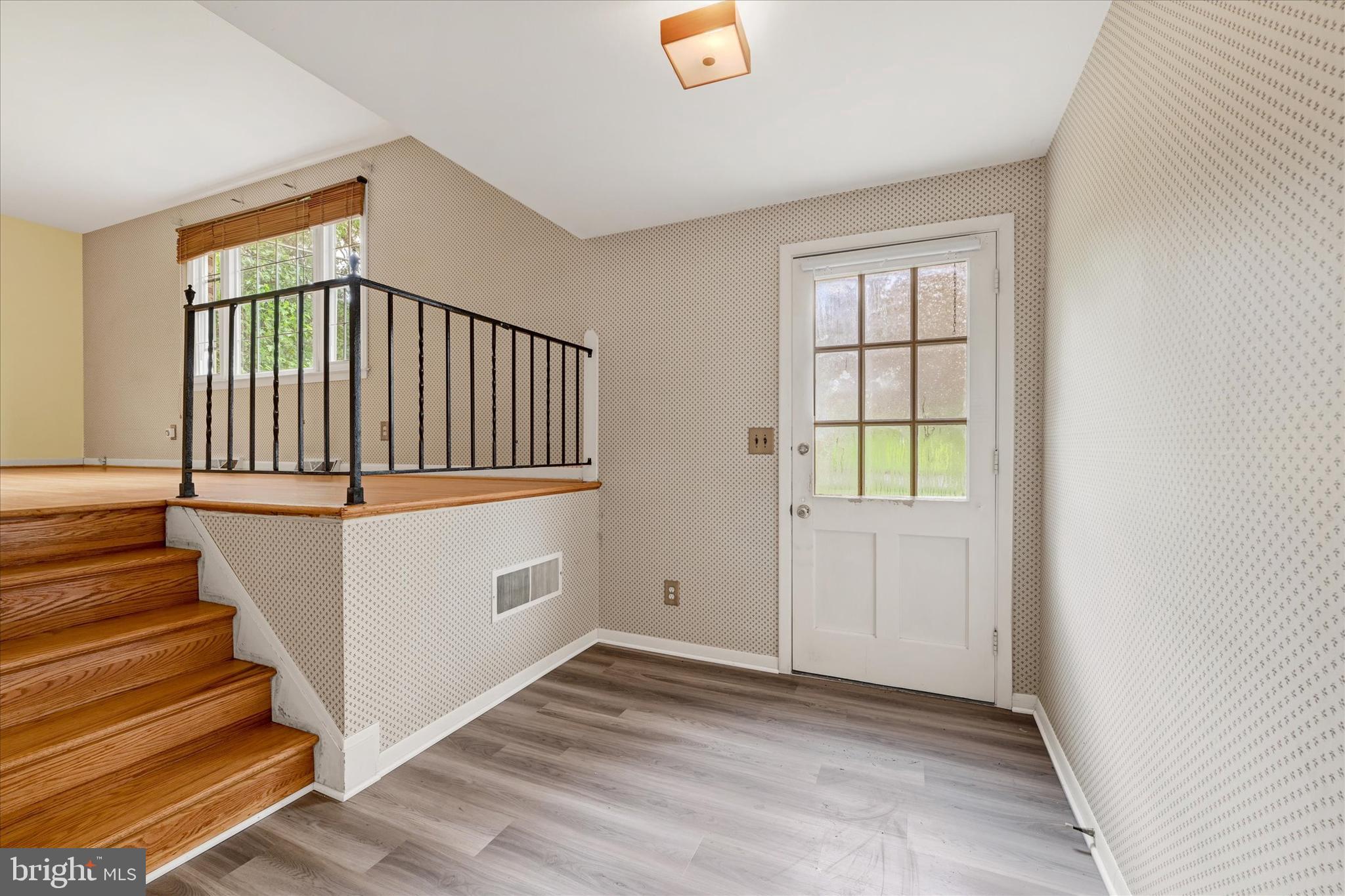 26 Severndale Road Severna Park, MD 21146 - Photo 3 of 35 Inviting foyer, with new flooring