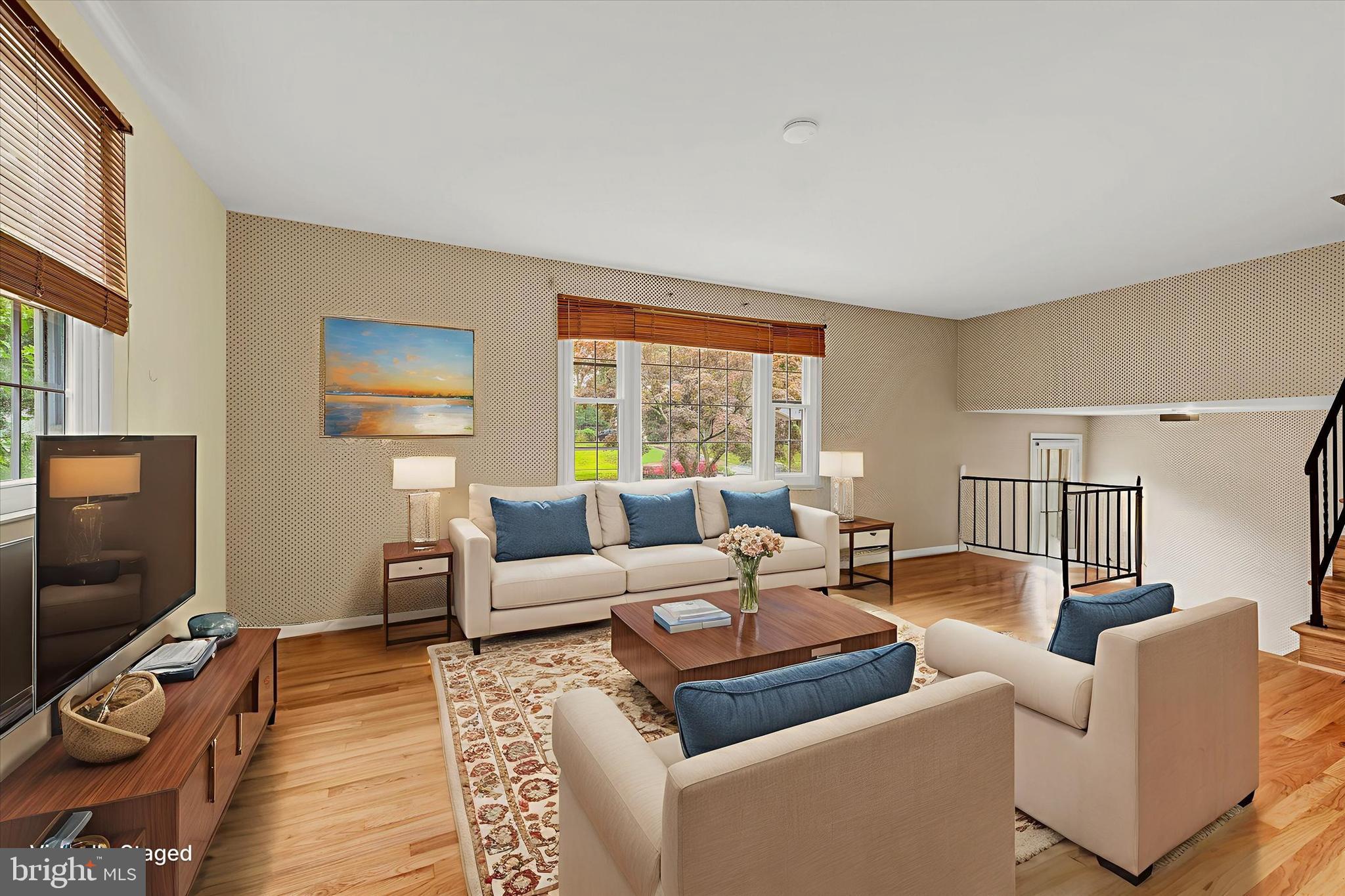 26 Severndale Road Severna Park, MD 21146 - Photo 4 of 35 Spacious living area with gorgeous hardwood flrs