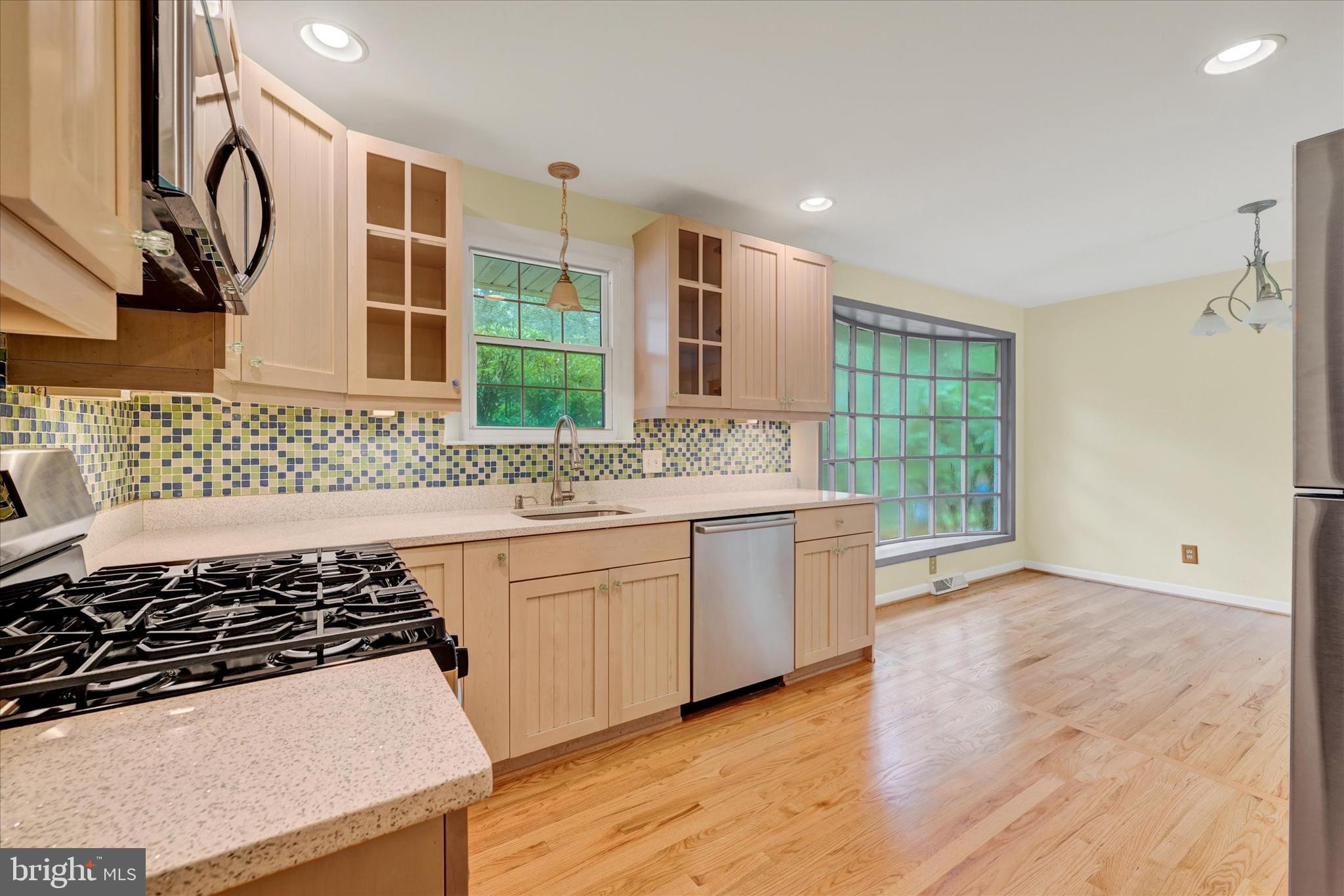 26 Severndale Road Severna Park, MD 21146 - Photo 6 of 35 Remodeled gourmet kitchen w/shaker cabinets
