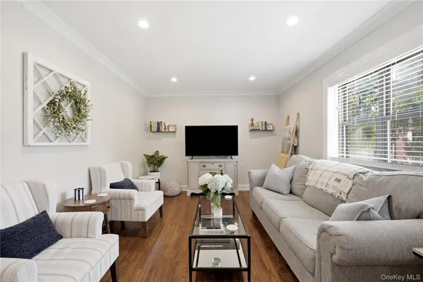 $289,000 | 123 Park Avenue, Unit B3, Amityville, NY 11701