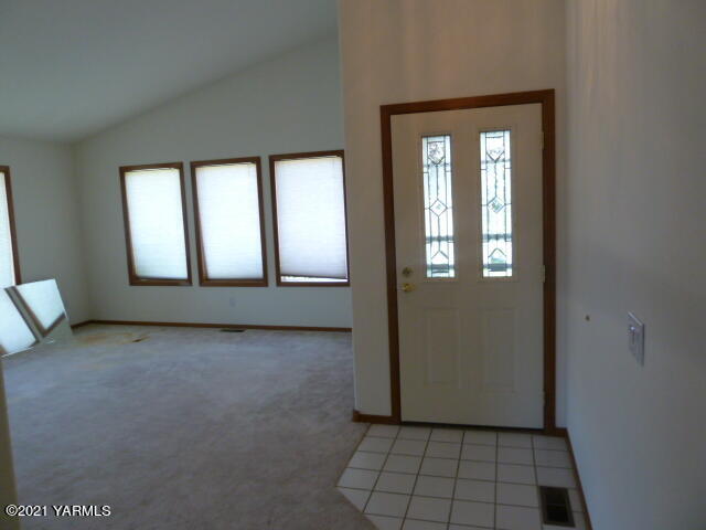 3811 Aaron Road Moxee, WA 98936 - Photo 14 of 37 an empty room with windows