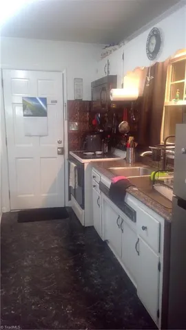 $260,000 | 3303 Frost Place, Greensboro, NC 27405