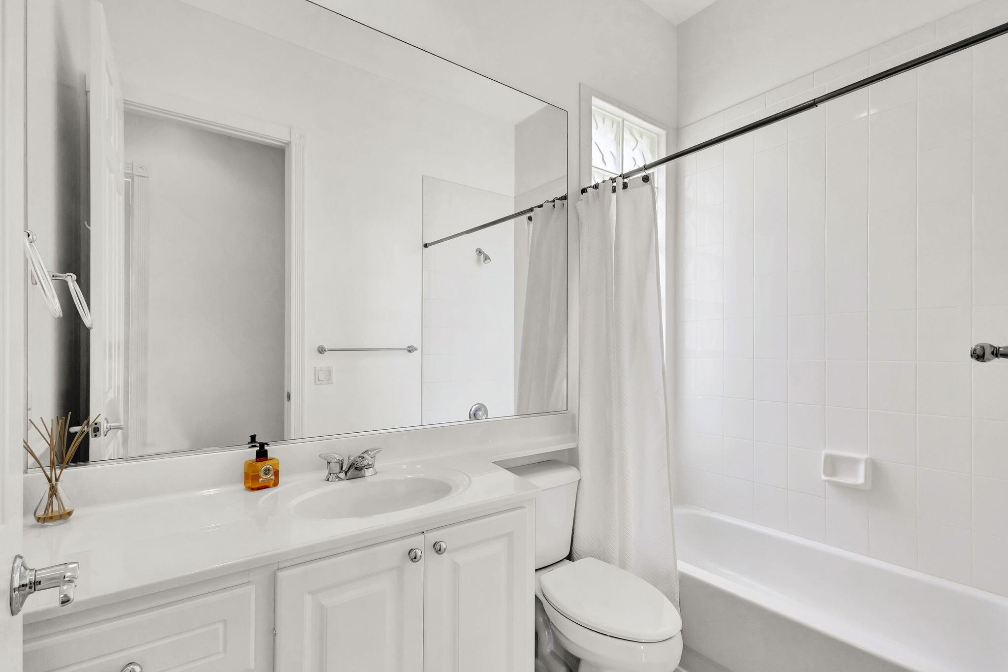 302 Aegean Road Palm Beach Gardens, FL 33410 - Photo 31 of 62 Guest Bath