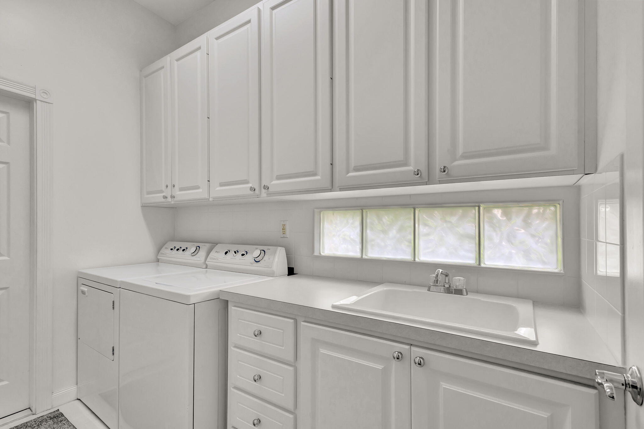 302 Aegean Road Palm Beach Gardens, FL 33410 - Photo 34 of 62 Laundry Room