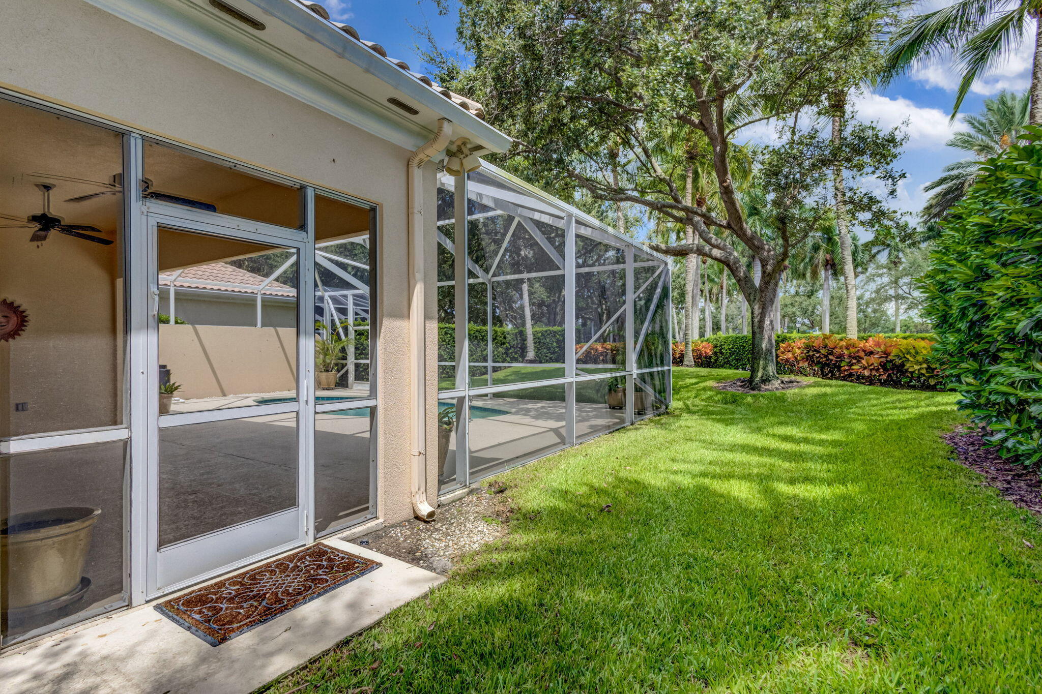 302 Aegean Road Palm Beach Gardens, FL 33410 - Photo 41 of 62 Side Yard