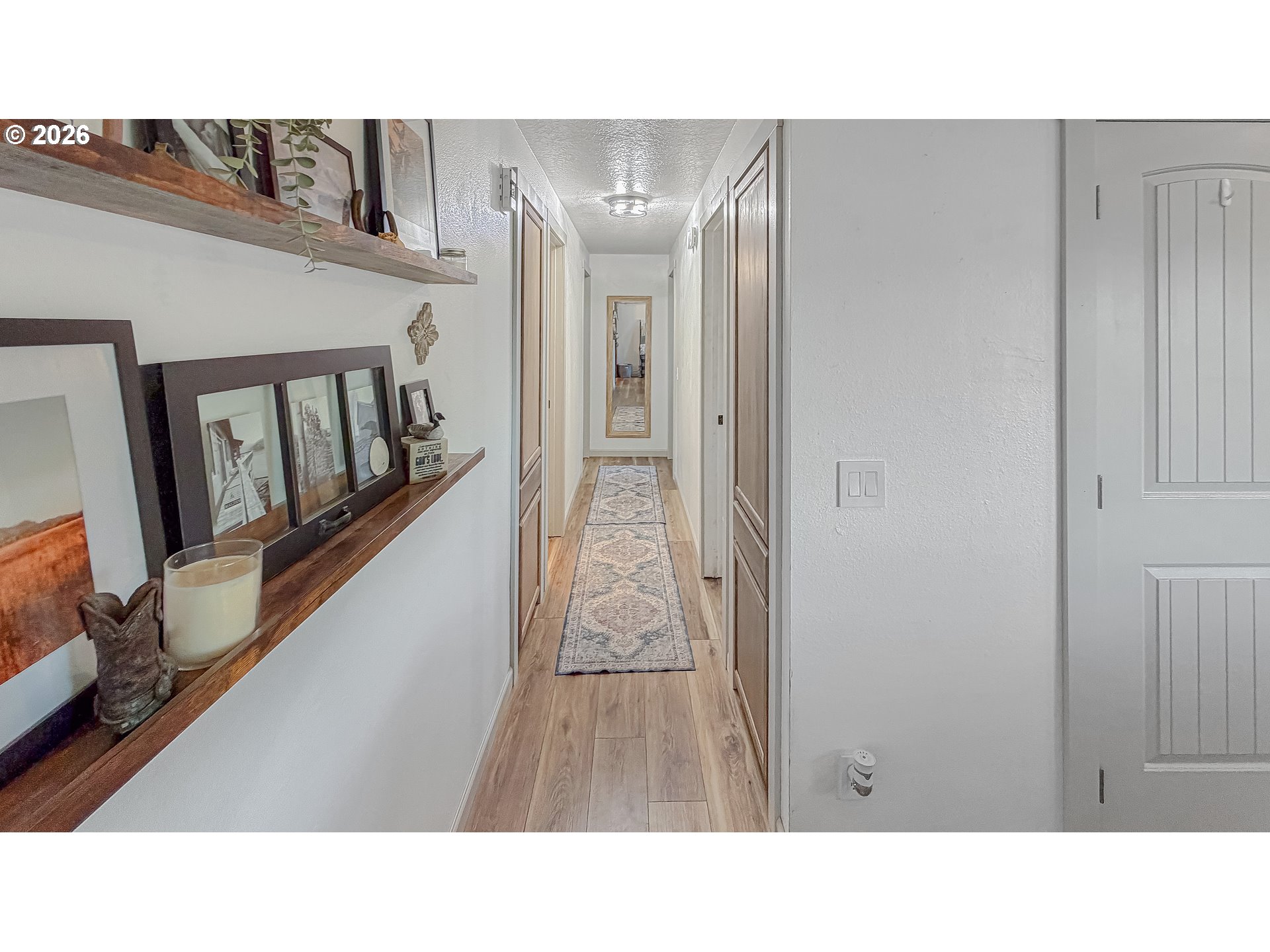 876 Welcome Way Eugene, OR 97402 - Photo 13 of 41 Hallway