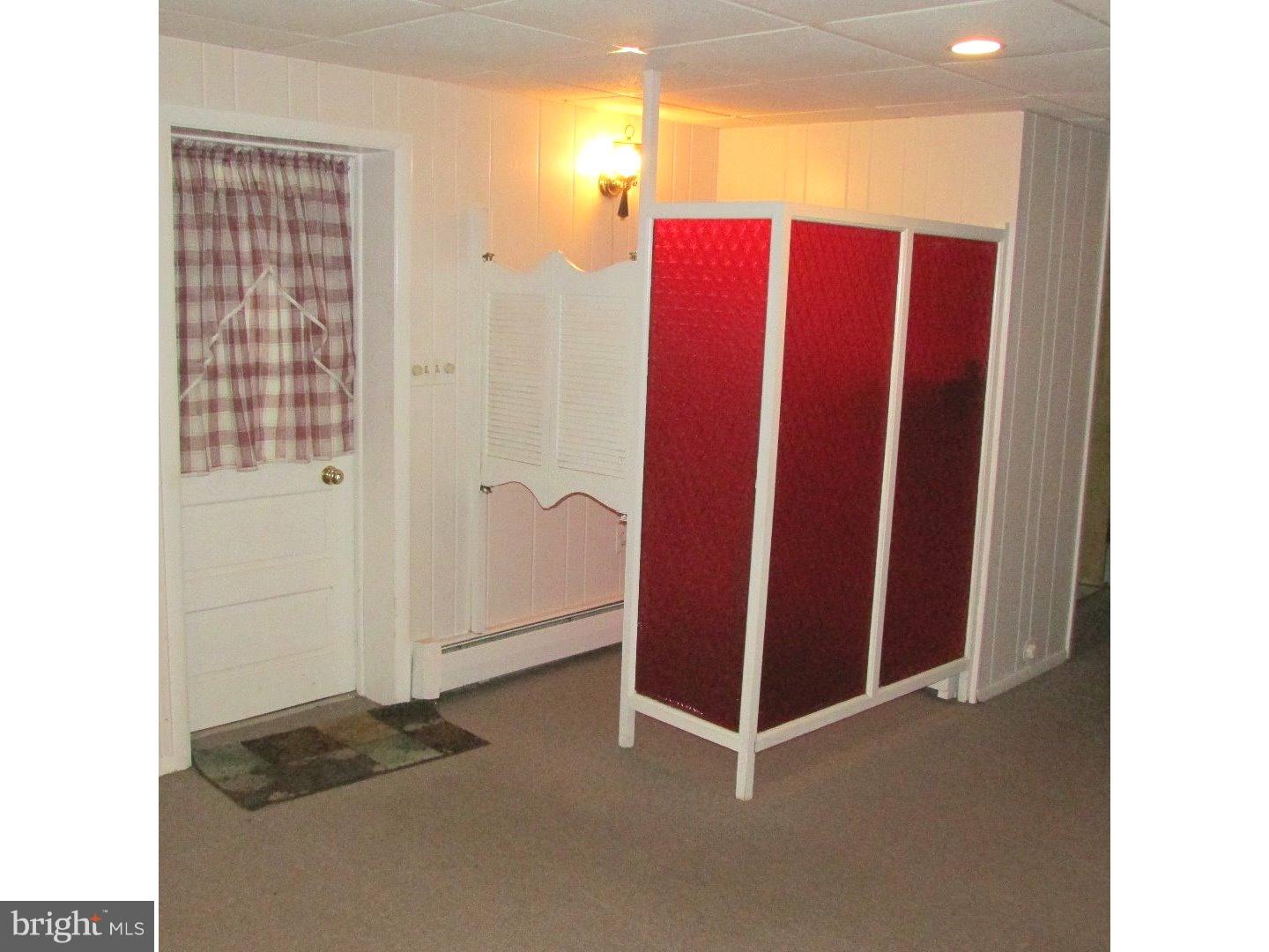 22 North County Line Road Telford, PA 18969 - Photo 20 of 25 a view of a hallway with closet