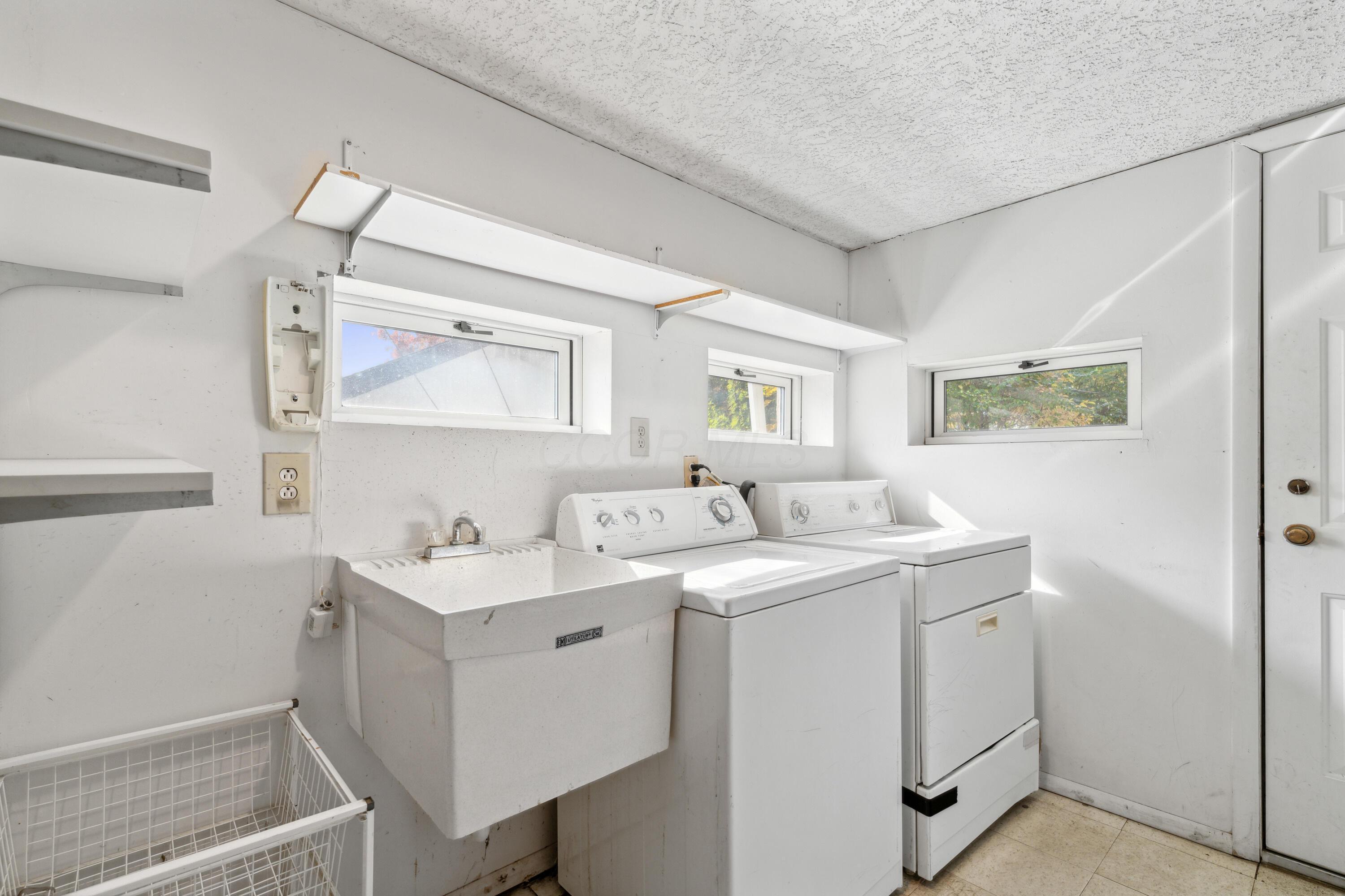 1479 Kenwick Road Columbus, OH 43209 - Photo 23 of 30 Laundry Room