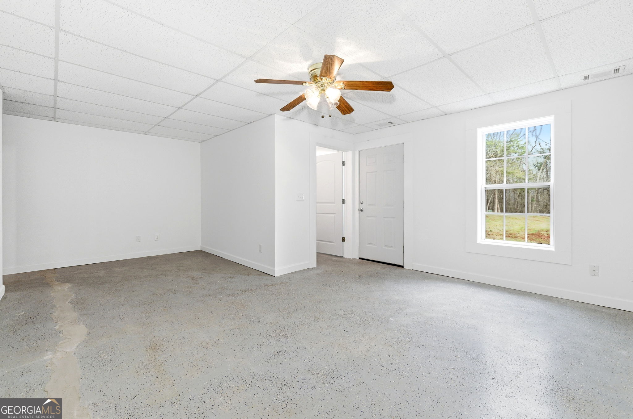 1429 Crumps Bridge Road Martin, GA 30557 - Photo 28 of 54 an empty room with windows and fan