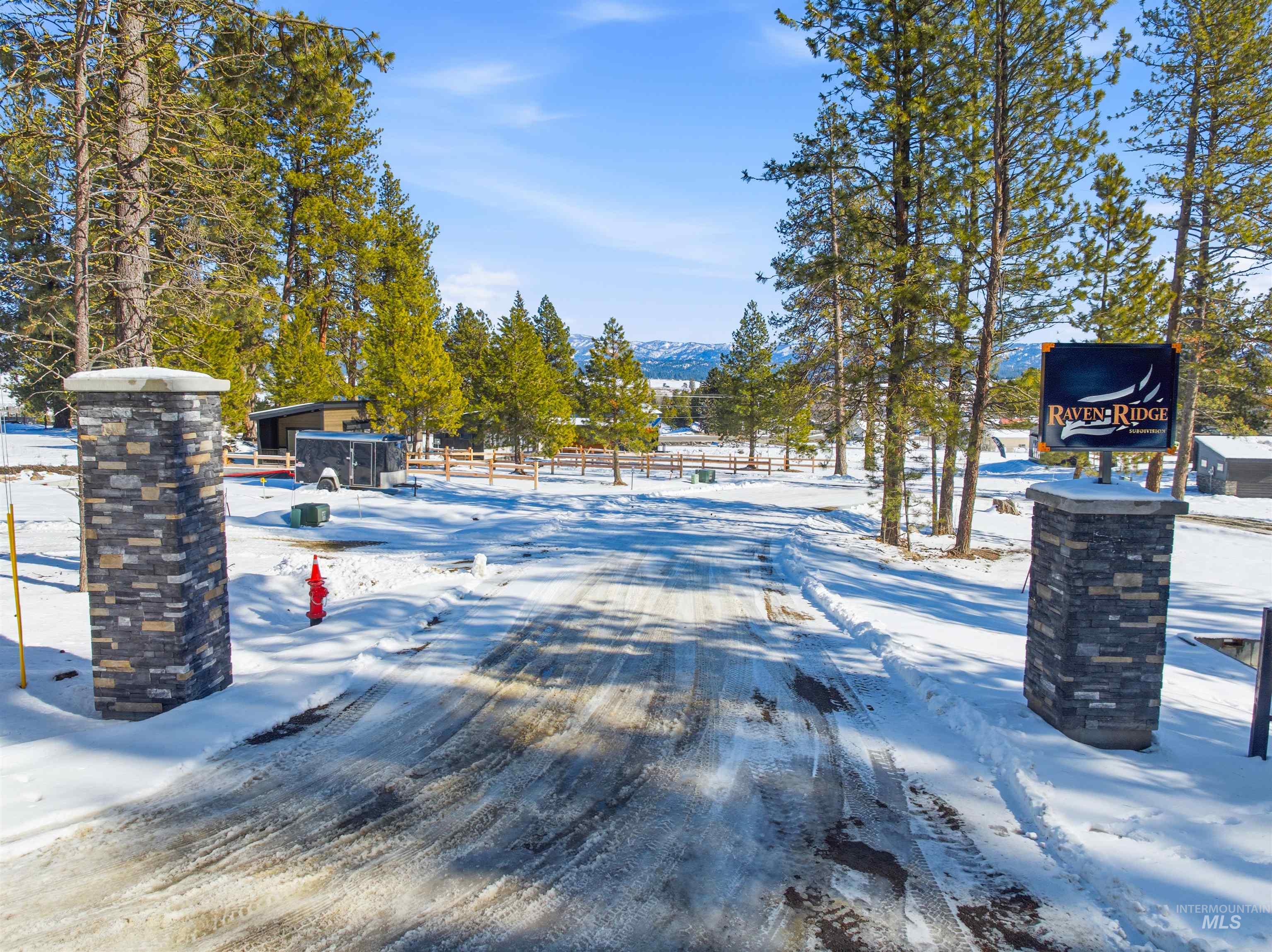 170 Raven Loop Cascade, ID 83611 - Photo 2 of 6