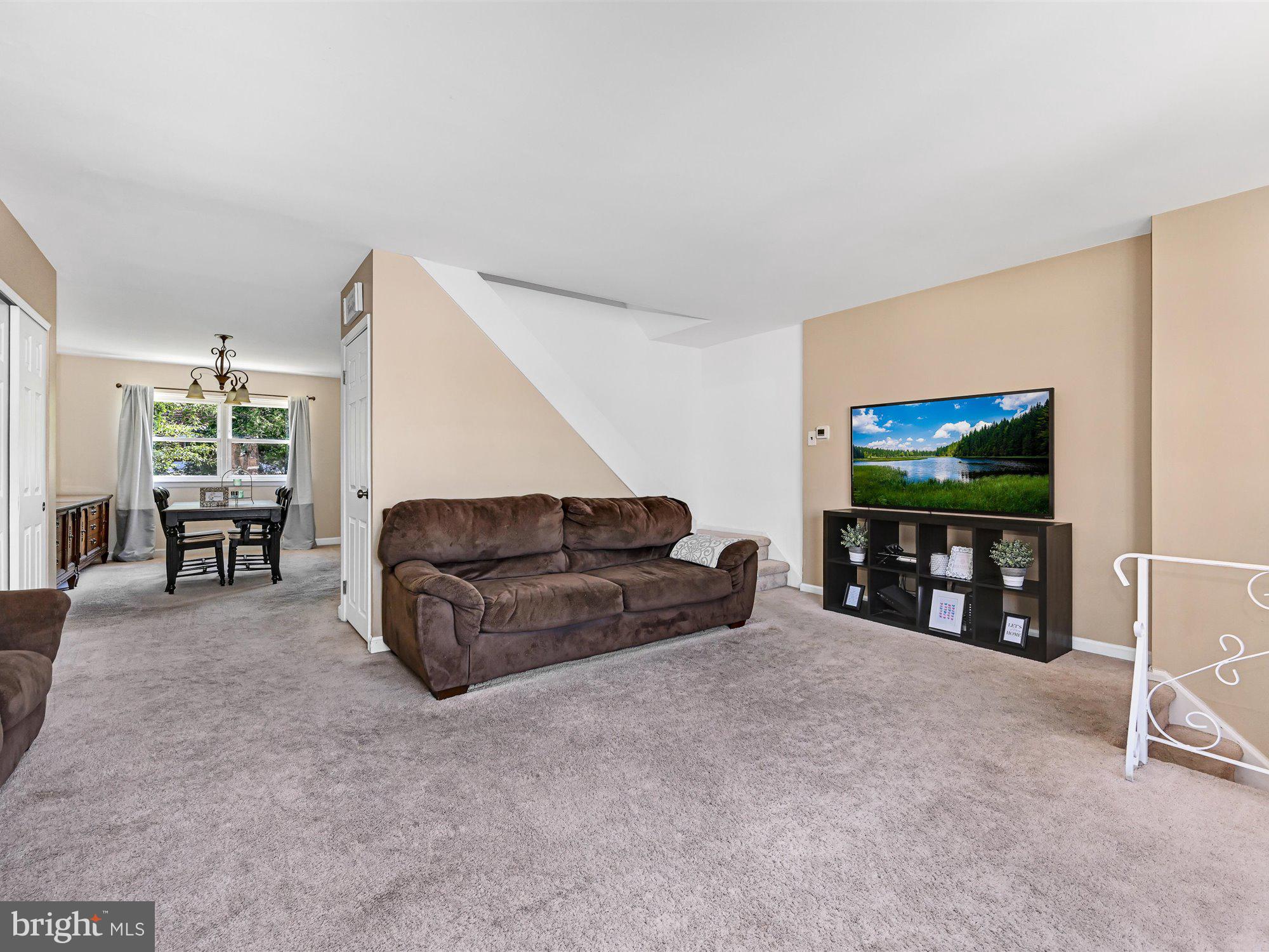 12642 Richton Road Philadelphia, PA 19154 - Photo 7 of 25 Living Room