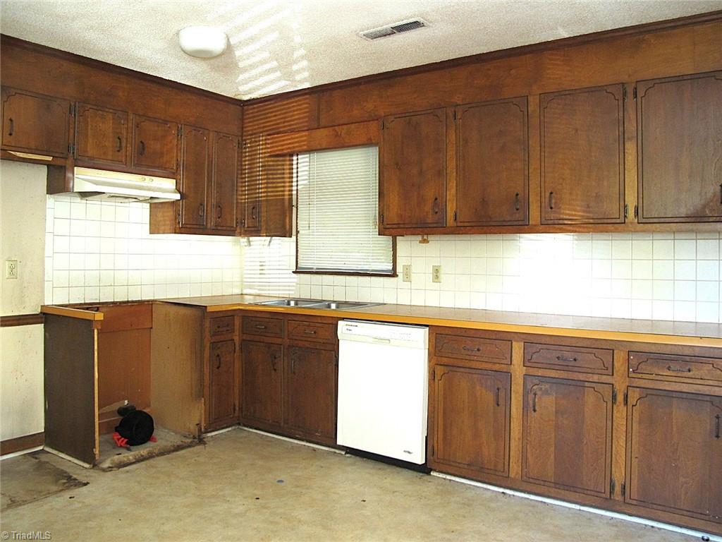 1280 Salem Lake Road Winston-Salem, NC 27107 - Photo 3 of 14