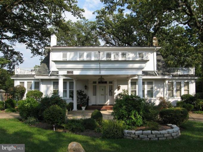 1915 South Arlington Ridge Road Arlington, VA 22202 - Photo 1 of 1 Exterior (Main)