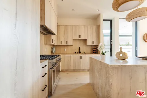 $3,960,000 | 701 Vernon Avenue, Venice, CA 90291