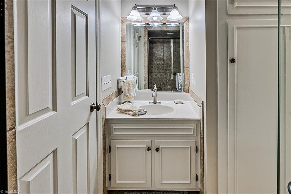 2918 Ross Wood Road Denton, NC 27239 - Photo 21 of 50 Primary Bath