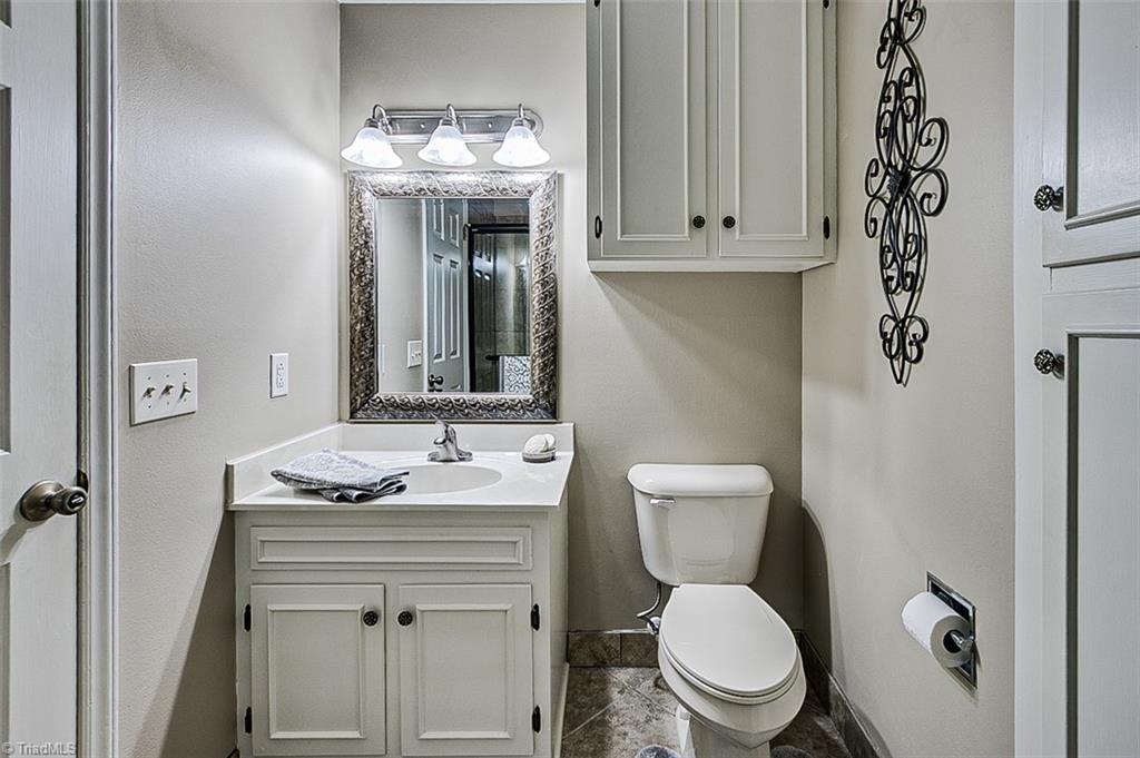 2918 Ross Wood Road Denton, NC 27239 - Photo 25 of 50 Hall Bath