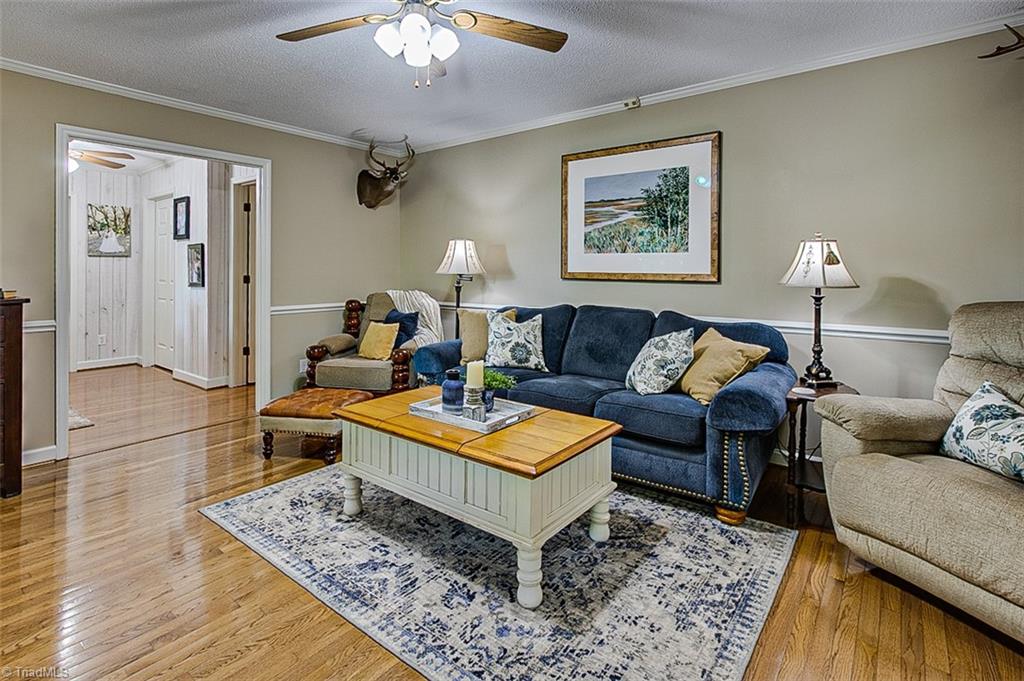 2918 Ross Wood Road Denton, NC 27239 - Photo 5 of 50 Living Room