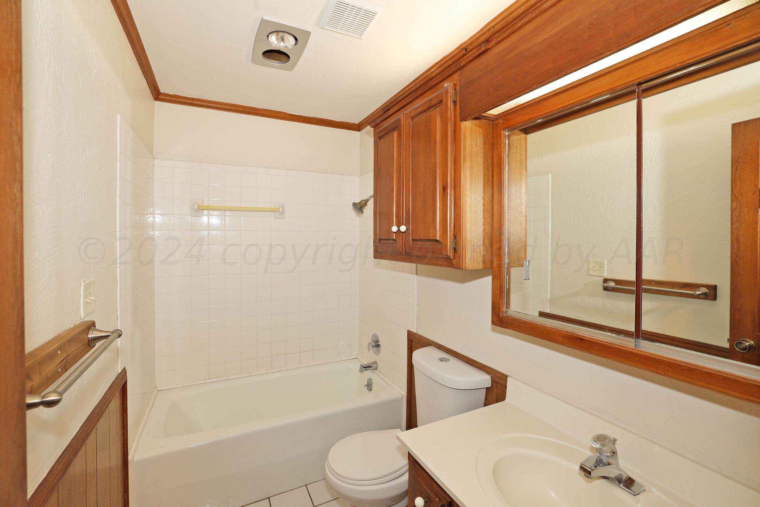 21 Edgewood Lane Canyon, TX 79015 - Photo 22 of 38 Bathroom by 4th Bedroom