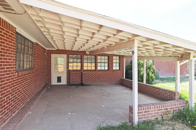 $2,300 | 21 Edgewood Lane, Canyon, TX 79015