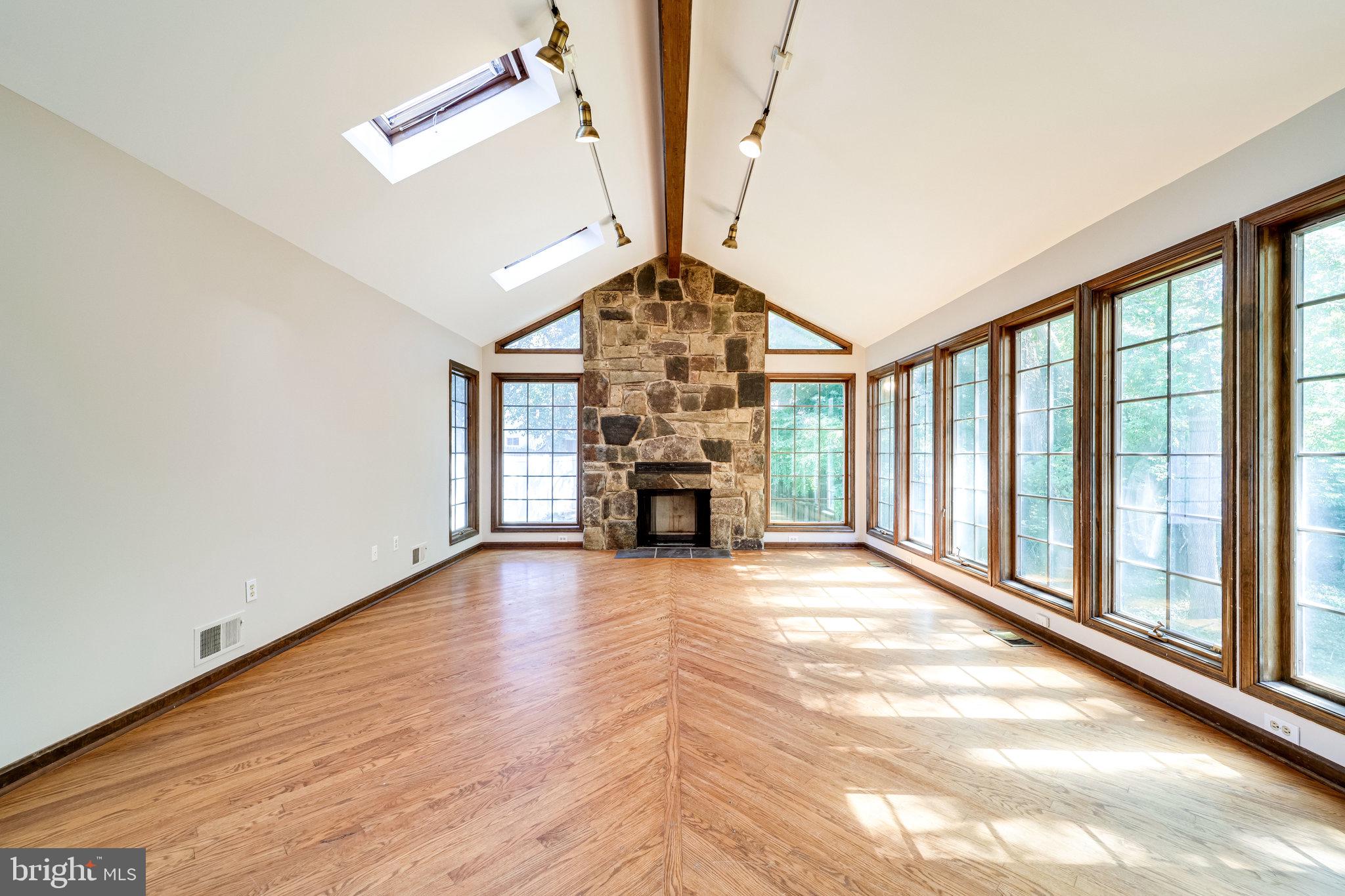 8313 Crown Court Road Alexandria, VA 22308 - Photo 23 of 80 Huge family room !
