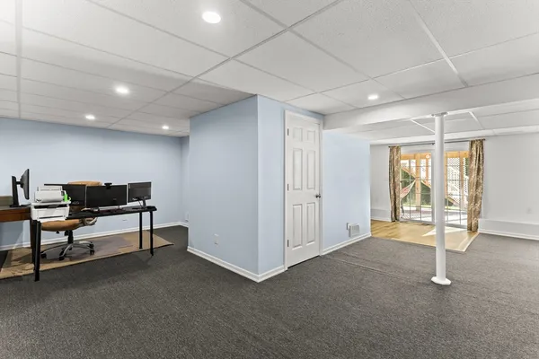 a view of livingroom with furniture