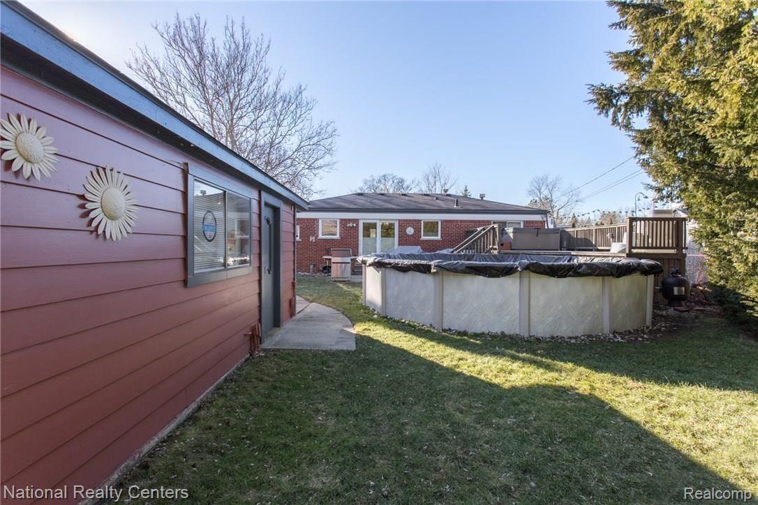 23454 Tuck Road Farmington, MI 48336 - Photo 8 of 30 08_Tuck.jpg