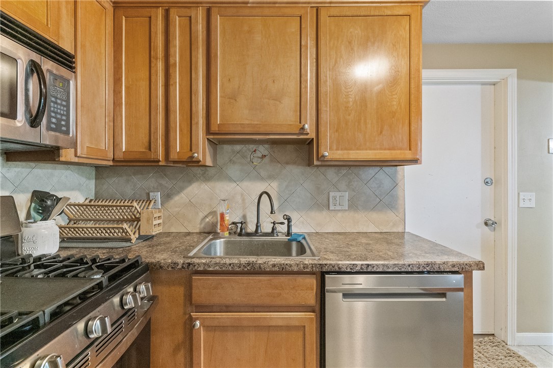 7 Wake Robin Road, Unit 105 Lincoln, RI 02865 - Photo 8 of 18