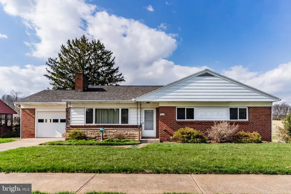 $2,100 | 213 Sunset Drive, New Cumberland, PA 17070