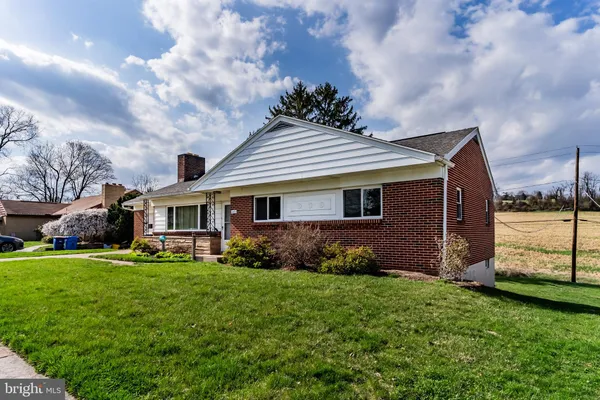 $2,100 | 213 Sunset Drive, New Cumberland, PA 17070