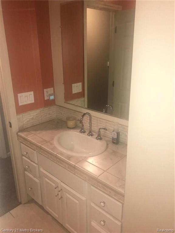 5242 East Carpenter Road Flint, MI 48506 - Photo 17 of 44
