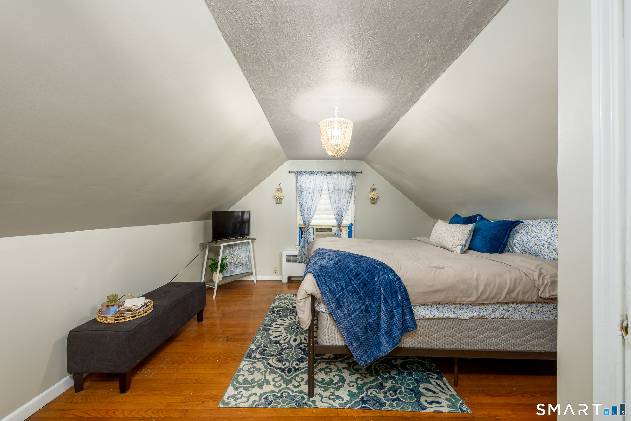 1035 North Worthy Street Windsor, CT 06095 - Photo 23 of 34 a living room with furniture rug and window