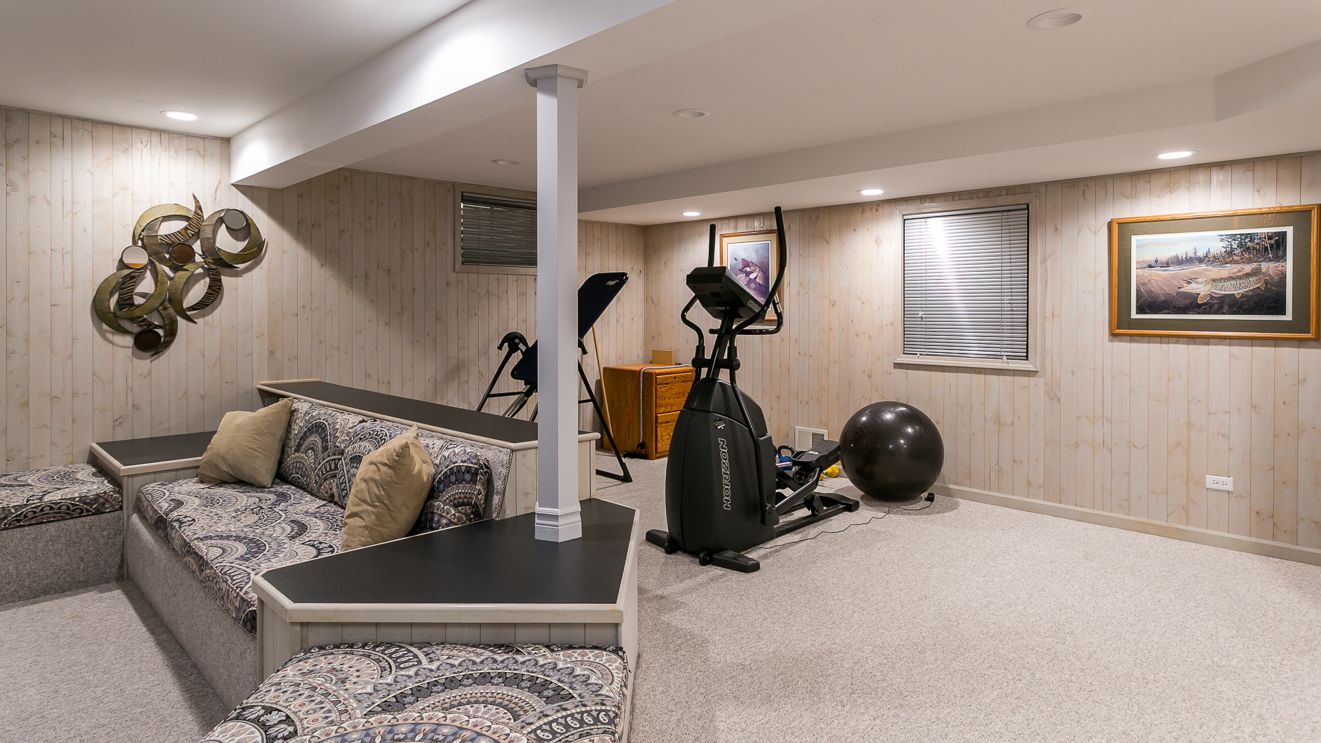 7217 Pierceshire Road Spring Grove, IL 60081 - Photo 22 of 30 a living room with furniture and a window