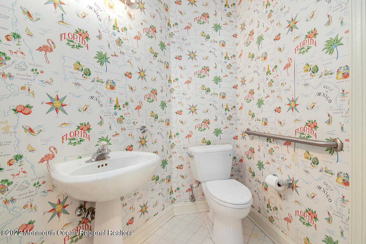46 Glen Rock Road Cedar Grove, NJ 07009 - Photo 15 of 36 a bathroom with a sink and a toilet