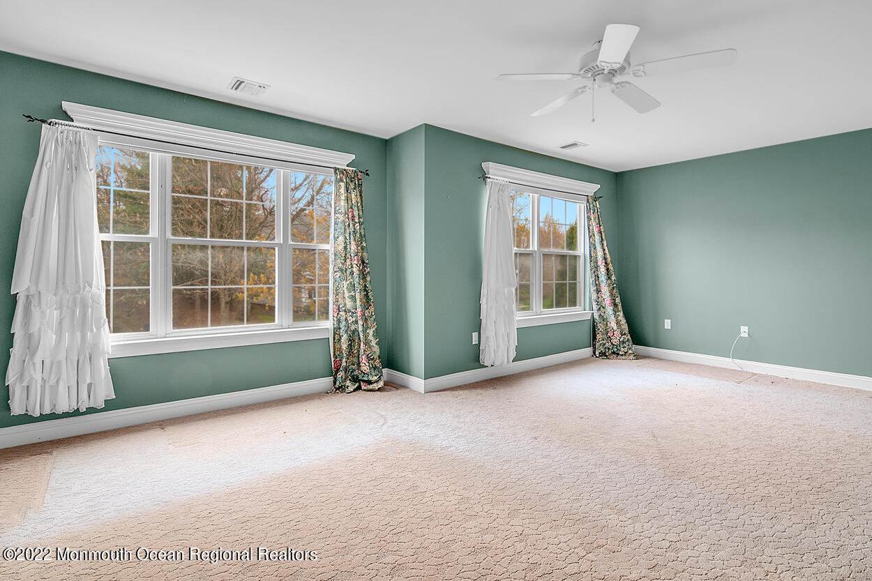 46 Glen Rock Road Cedar Grove, NJ 07009 - Photo 17 of 36 an empty room with windows