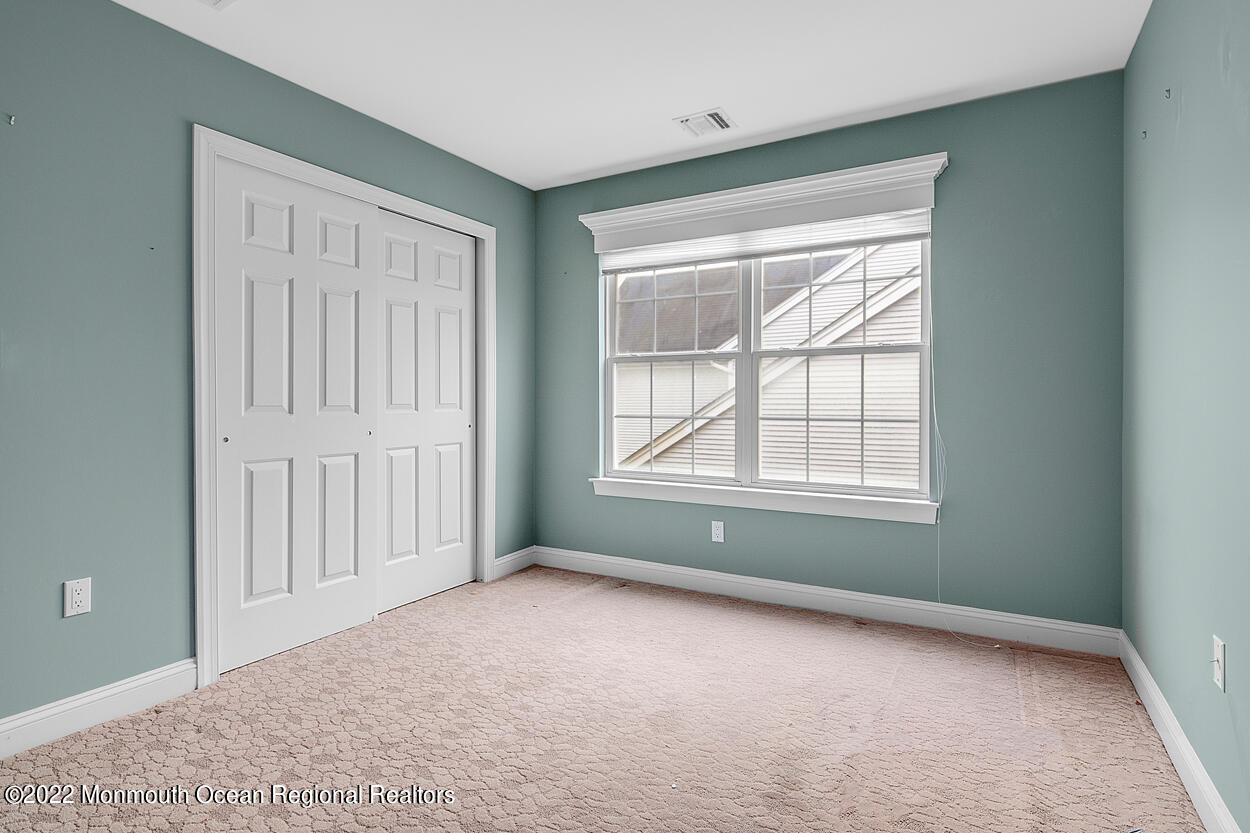46 Glen Rock Road Cedar Grove, NJ 07009 - Photo 19 of 36 an empty room with windows