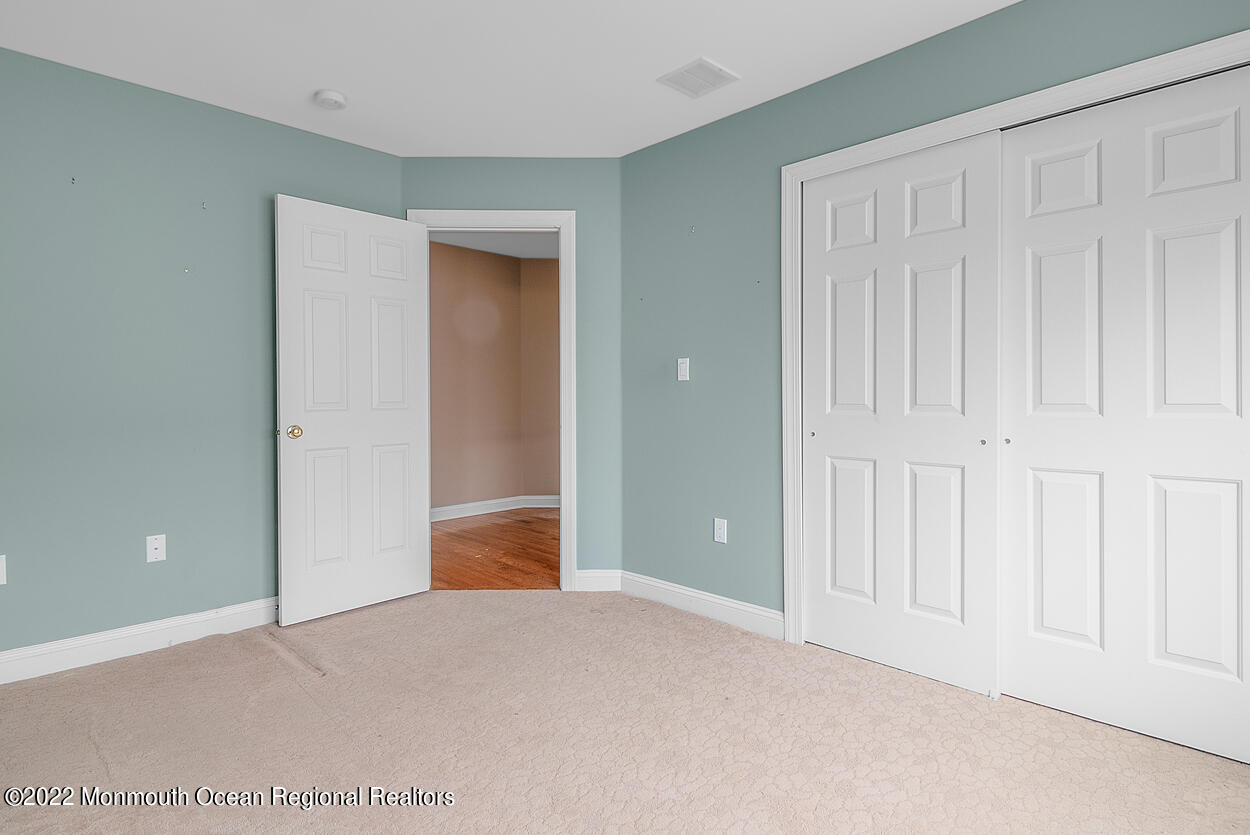 46 Glen Rock Road Cedar Grove, NJ 07009 - Photo 20 of 36 an empty room with closet area