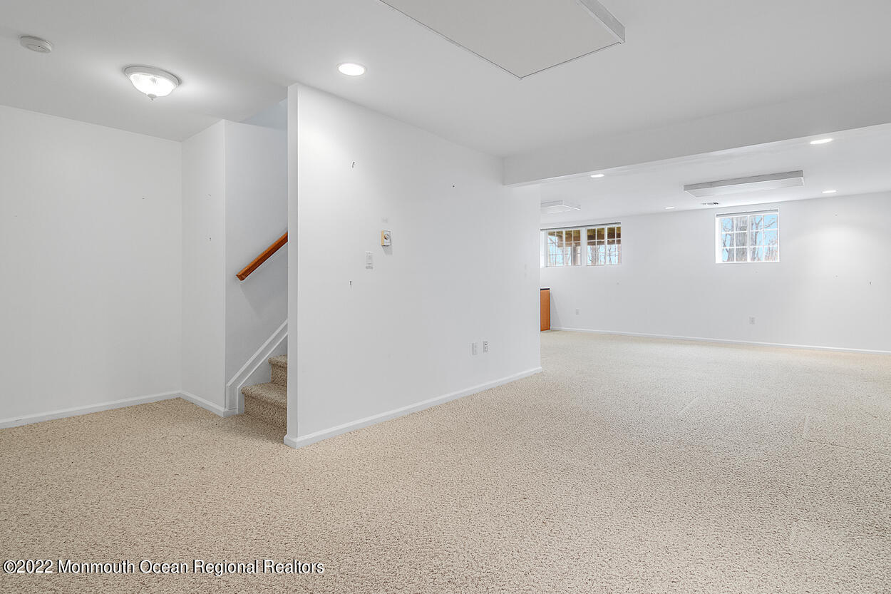 46 Glen Rock Road Cedar Grove, NJ 07009 - Photo 26 of 36 an empty room with windows