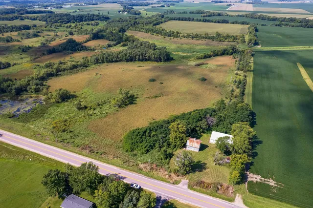 $565,000 | 36518 211th Avenue, Le Center, MN 56057